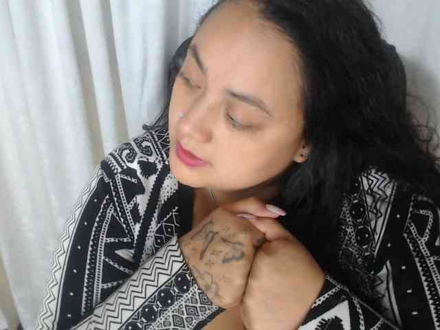 AvaCurvy webcam