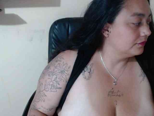 AvaCurvy webcam