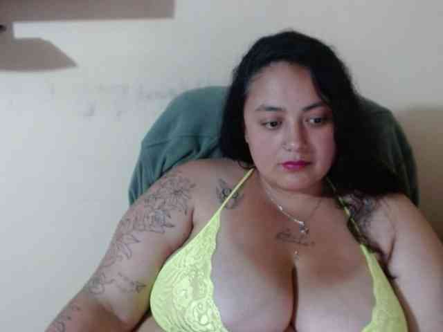 AvaCurvy webcam