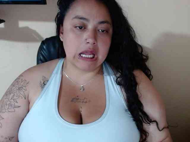 AvaCurvy webcam