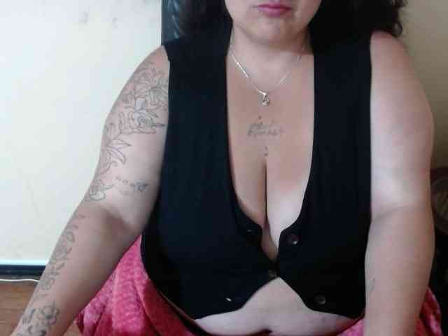 AvaCurvy webcam