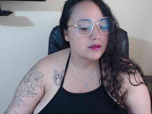 AvaCurvy webcam