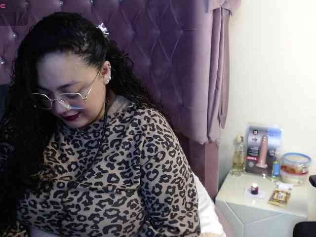 AvaCurvy webcam