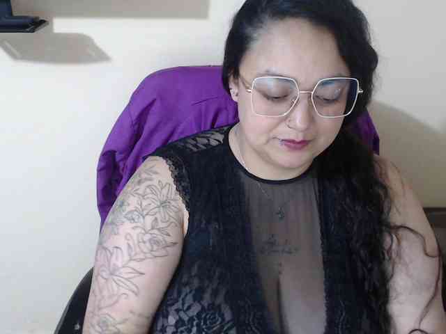 AvaCurvy webcam
