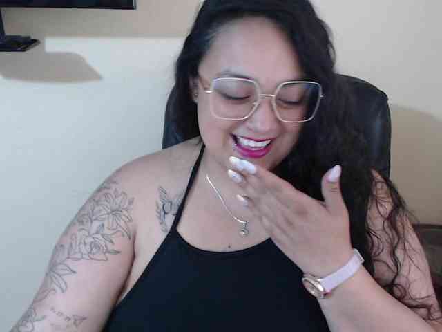 AvaCurvy webcam