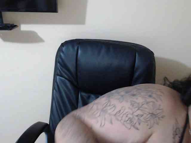 AvaCurvy webcam