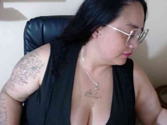 AvaCurvy webcam