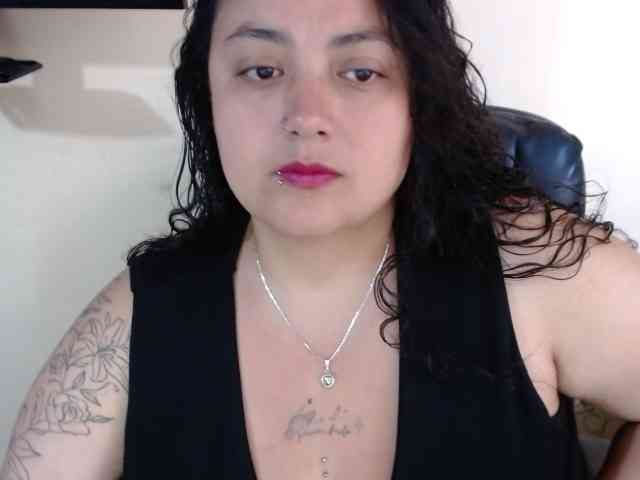 AvaCurvy webcam