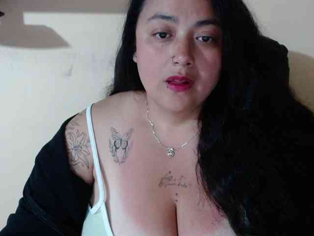 AvaCurvy webcam