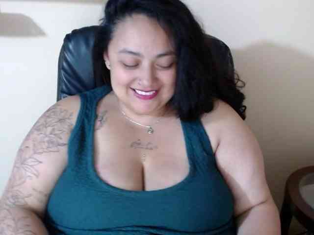 AvaCurvy webcam