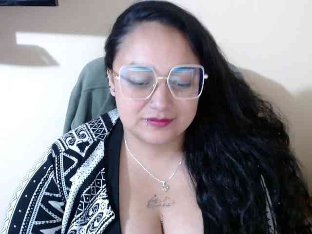 AvaCurvy webcam