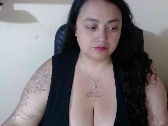 AvaCurvy webcam