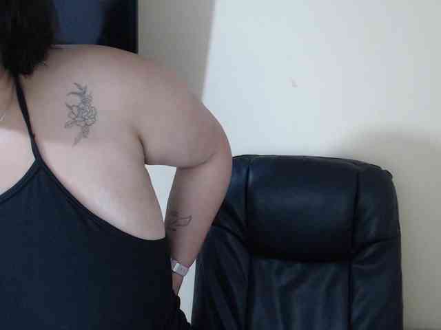 AvaCurvy webcam