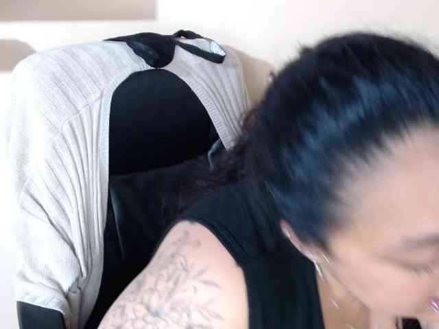 AvaCurvy webcam