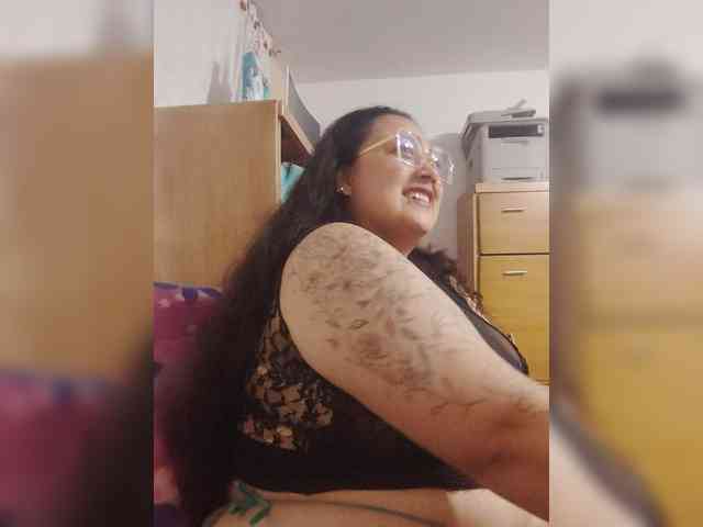 AvaCurvy webcam