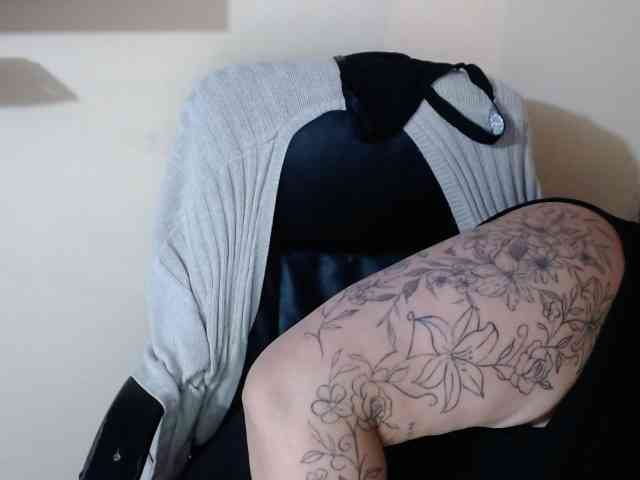 AvaCurvy webcam