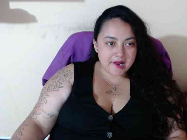 AvaCurvy webcam