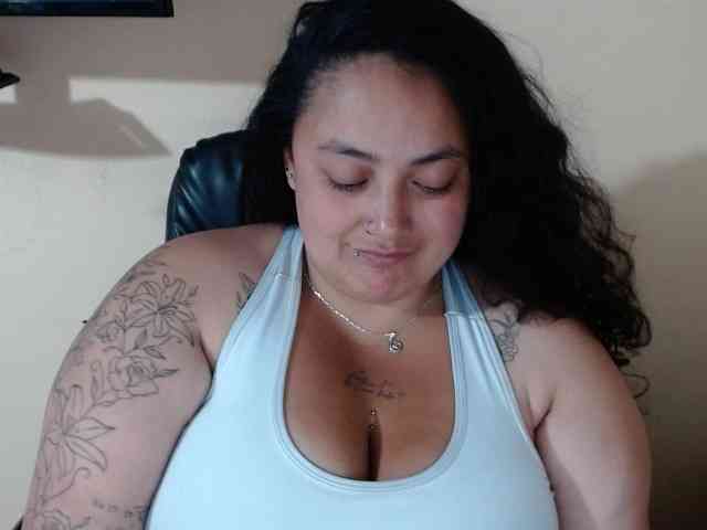 AvaCurvy webcam
