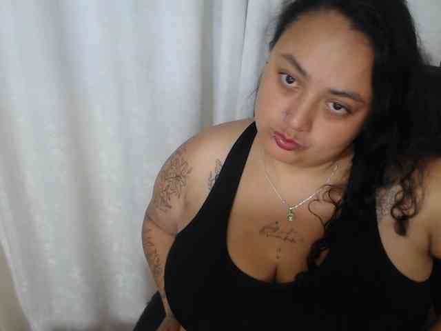 AvaCurvy webcam
