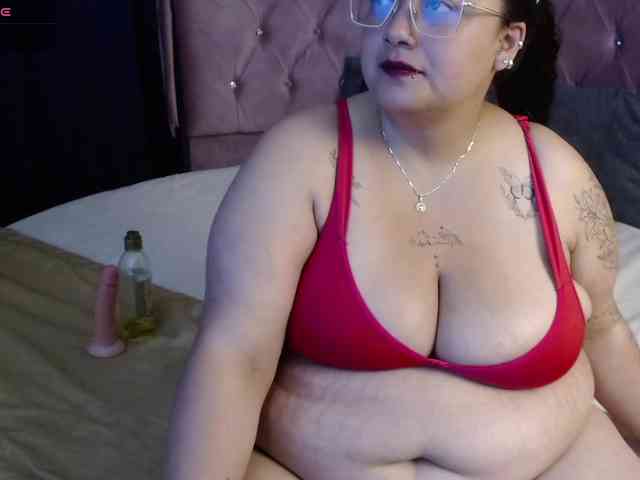 AvaCurvy webcam