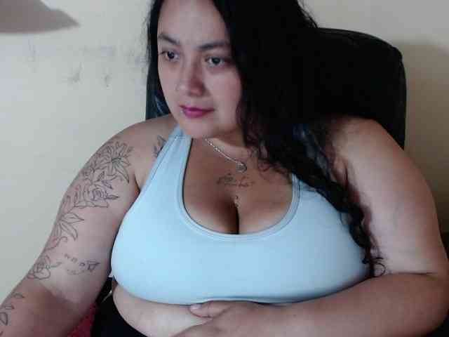 AvaCurvy webcam
