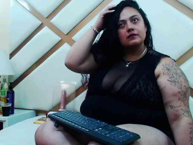 AvaCurvy webcam