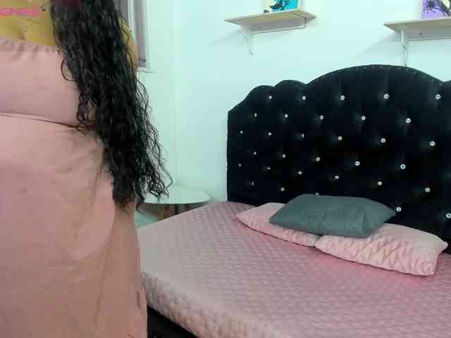 AvaCurvy webcam