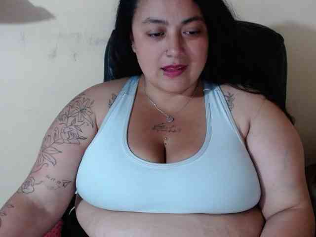 AvaCurvy webcam