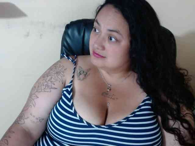 AvaCurvy webcam