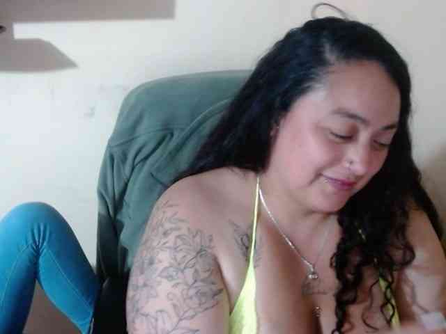 AvaCurvy webcam