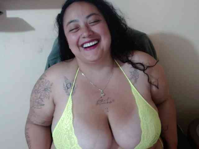 AvaCurvy webcam