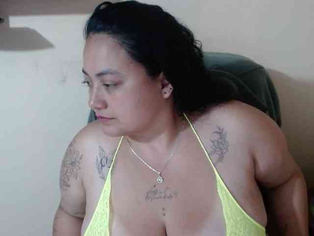 AvaCurvy webcam
