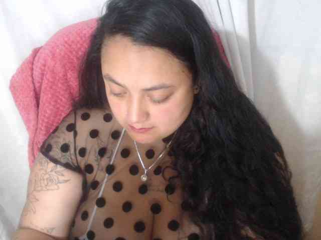 AvaCurvy webcam