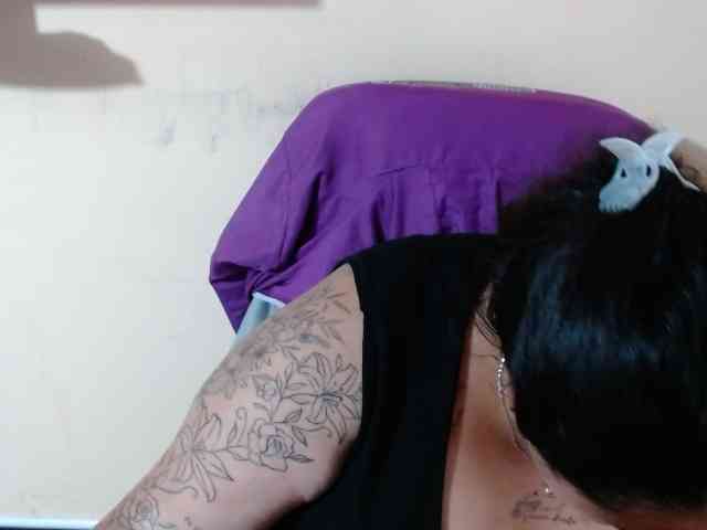 AvaCurvy webcam