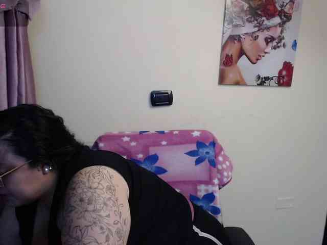 AvaCurvy webcam