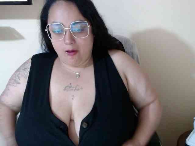 AvaCurvy webcam