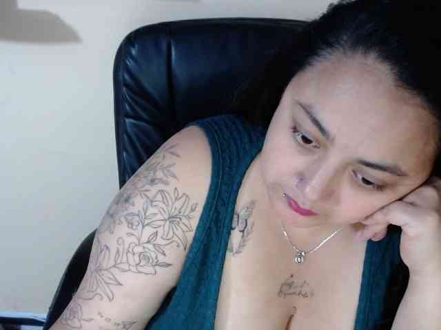 AvaCurvy webcam