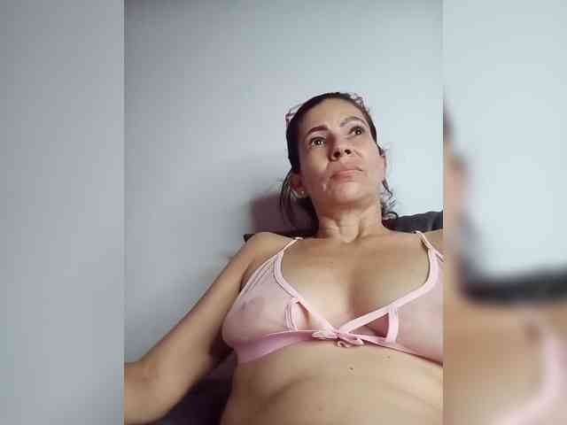 Charol1123 webcam