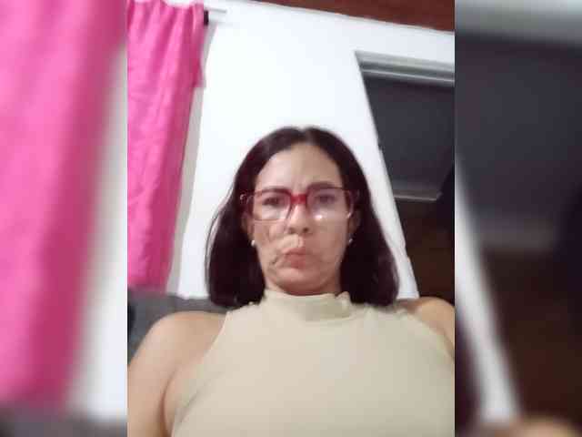 Charol1123 webcam