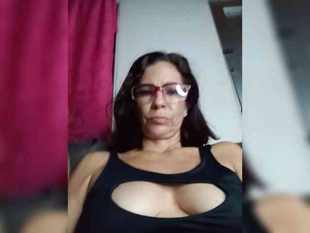 Charol1123 webcam
