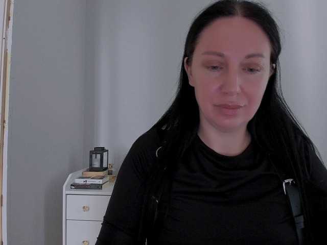 le modèle MiaFoxy est en webcam porno dans un show sur le site bongacams, il possède les tags suivants: White/Caucasian,Brunette,Trimmed