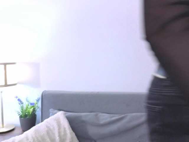 MiaFoxy live cam on BongaCams