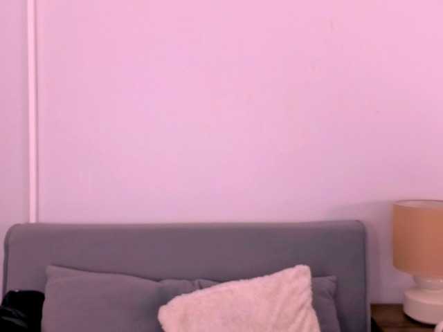 le modèle MiaFoxy est en webcam porno dans un show sur le site bongacams, il possède les tags suivants: White/Caucasian,Brunette,Trimmed