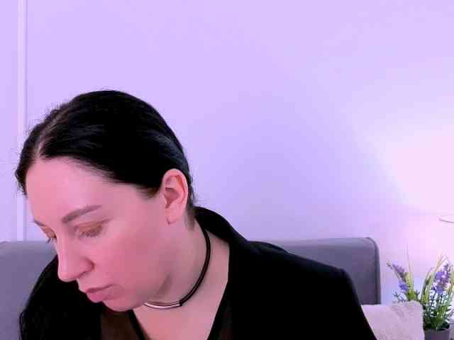 Ce modèle est en direct maintenant. MiaFoxy