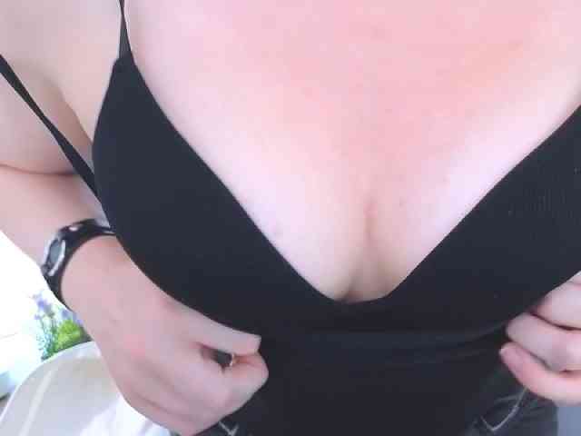 MiaFoxy webcam