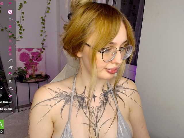 AdeLuna live cam on BongaCams