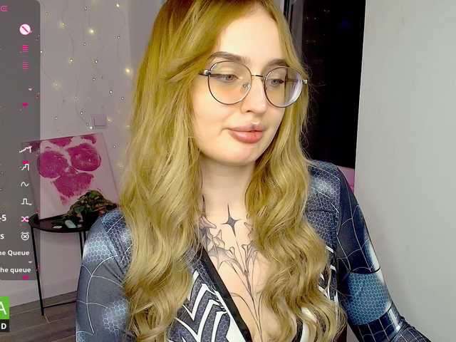 AdeLuna live cam on BongaCams