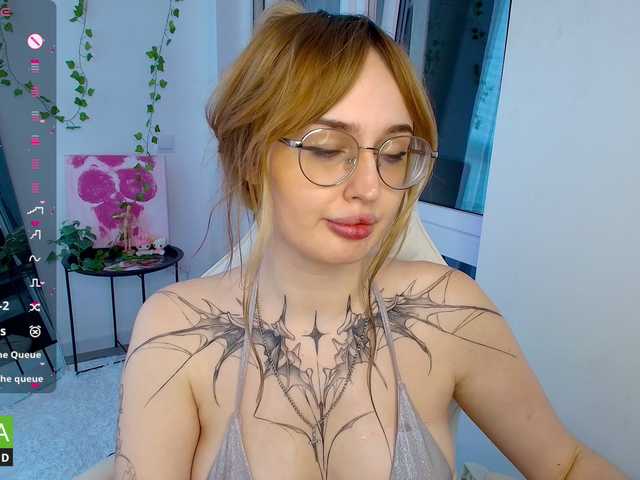 AdeLuna live cam on BongaCams