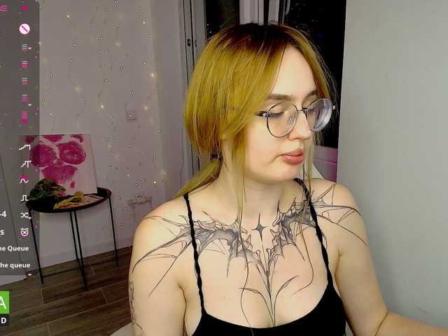 AdeLuna live cam on BongaCams