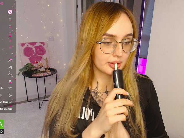 AdeLuna live cam on BongaCams
